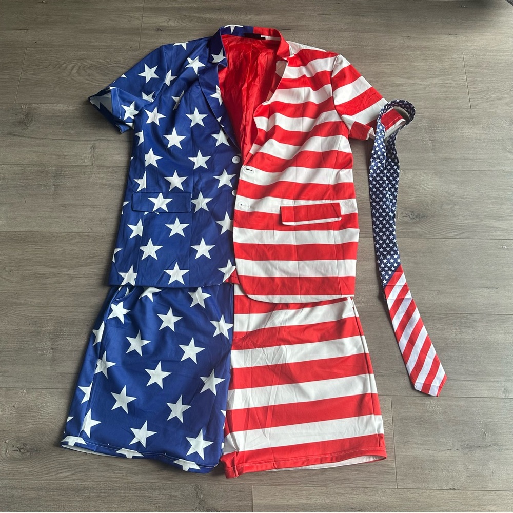 NWOT Men’s Patriotic Stars and Stripes Suit Set - size XL